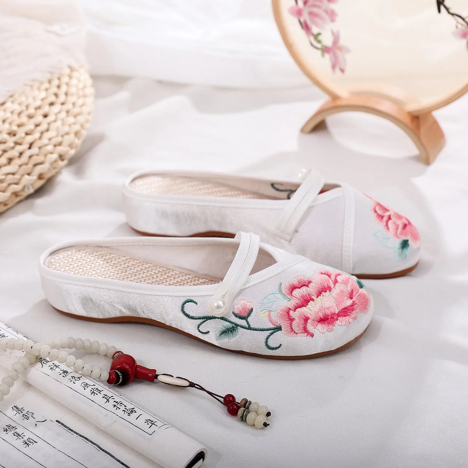 Head Buckle National Style Embroidered Daily Home Cotton Canvas Shoes