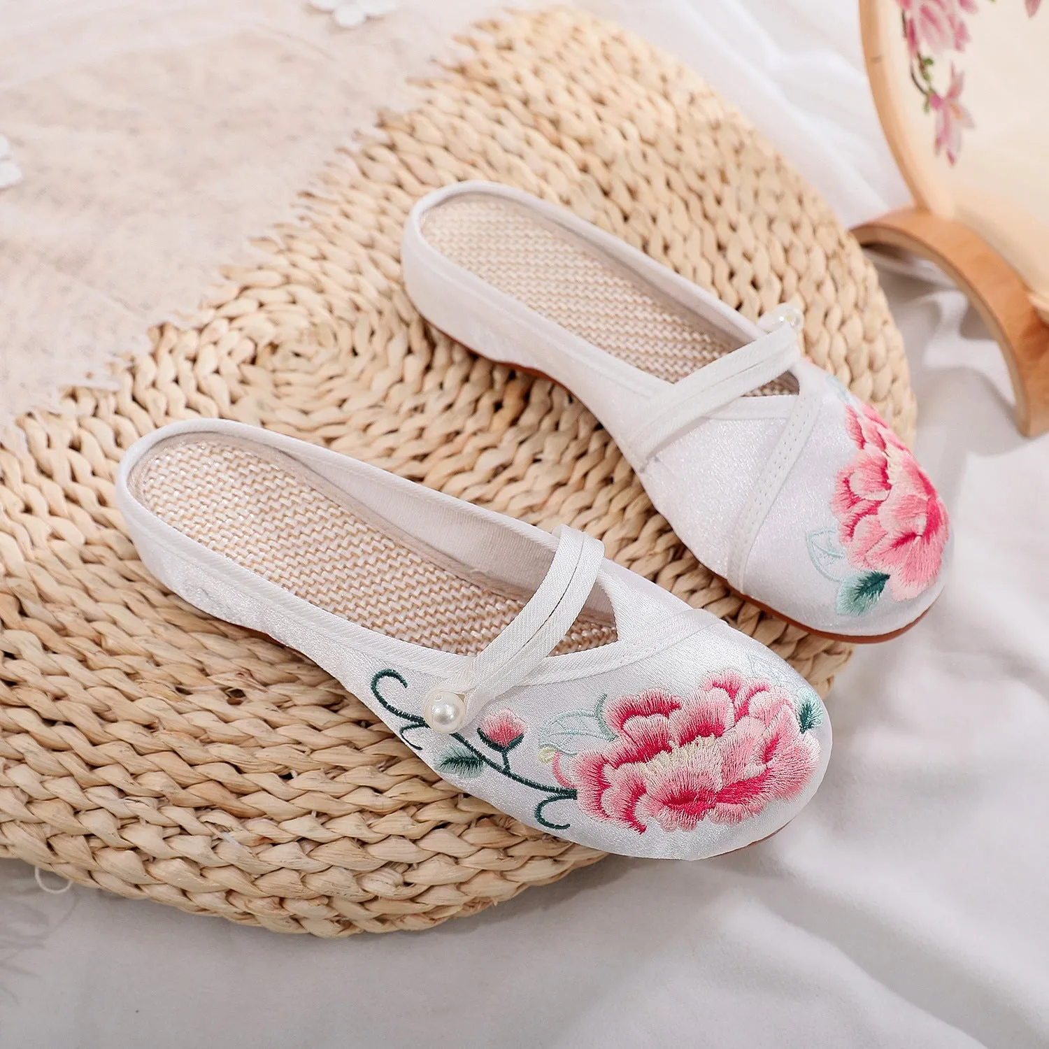 Head Buckle National Style Embroidered Daily Home Cotton Canvas Shoes
